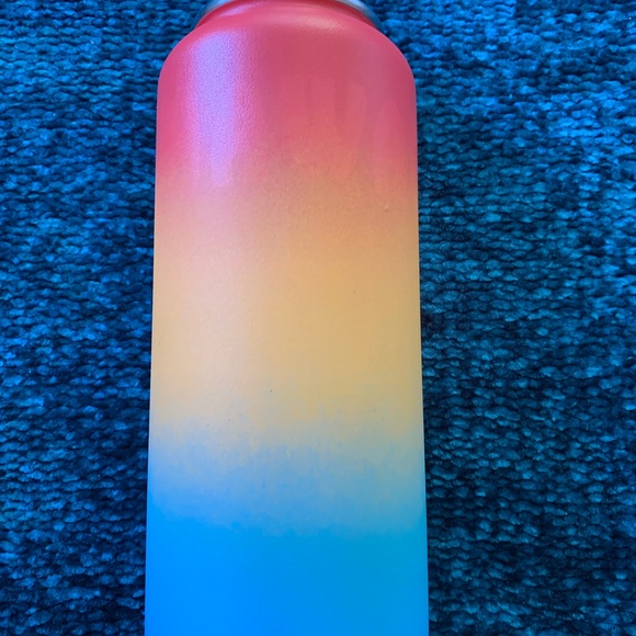 Excellent condition hawaii exclusive hydroflask - Picture 3 of 8